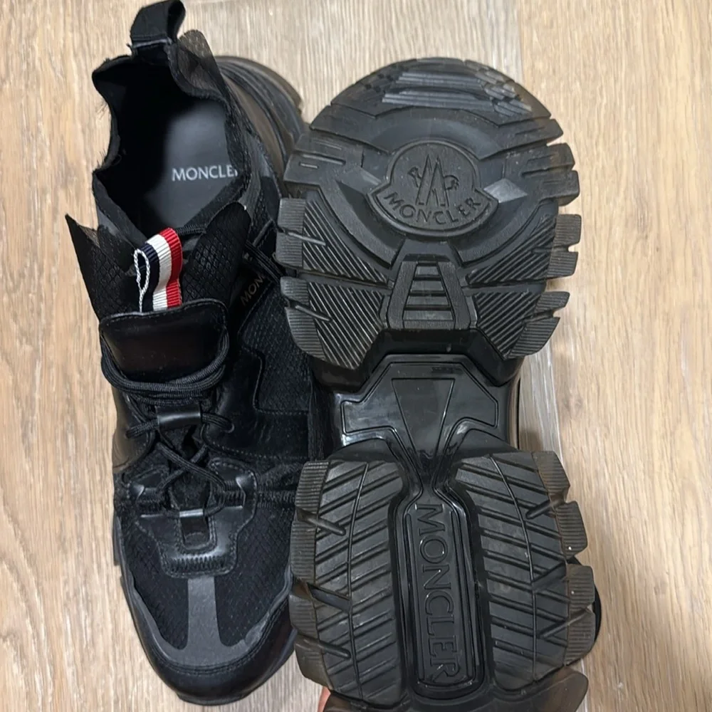 Moncler Black Athletic Shoes - Men
Size 42 - Picture 6 of 7